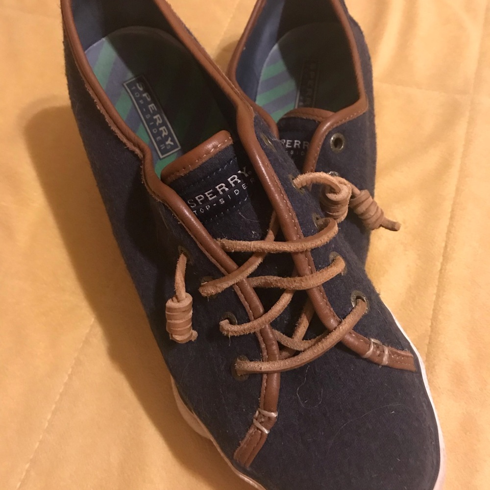 Navy Sperry kicks! 9.5